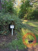 Foto: Gartenhydrant auf der öffentlichen Straße scheinbar undicht 