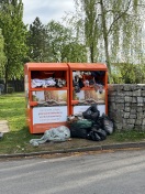 Foto: Müllcontainer läuft über 