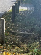 Foto: Faulende  und fehlende Pfosten an den Rigolen 