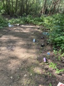 Foto: Flaschen und sonstige Abfälle 