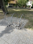 Foto: Entfernung von Pflastersteinen am Fahrrad Abstellplatz  