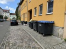 Foto: Abfallentsorgung auf dem Gehweg, Blockade vom Gehweg 