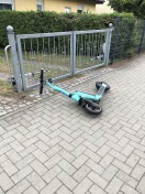 Foto: Abstellen der Elektroroller bitte regeln auf Extraparkplätzen 