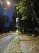 Foto: Werbeplakate an Verkehrsschilder 