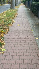 Foto: Gehweg als Stolperfalle  