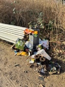 Foto: Seit fast 4 Wochen ungeleerte Papierkörbe 