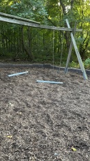 Foto: Kriemhildpark verschmutzt und Poller  