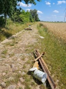 Foto: Diverser Abriß  auf Feldweg 