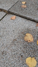 Foto: Gehwegplatten hochstehend Sturzgefahr  