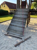 Foto: Defektes Klettergerüst 