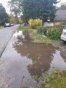 Foto: Bei Regen starke Unterspülung. 