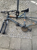 Foto: Reste eines Fahrrades  