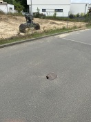 Foto: Wasserschacht im Boden gebrochen 