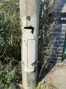 Foto: Defekte Straßenlaterne( Elektro Abdeckung defekt/ offen) leuchtet nicht 