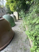 Foto: Dreckiger Glascontainerplatz 