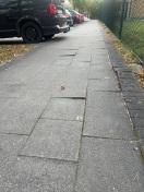 Eberswalde: Gehwegplatten stehen hoch  Foto: Gehwegplatten stehen hoch